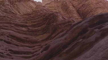 Gai Avud Kanyonu. Eilat yakınlarında bir kanyon. İsrail çölünde bir yolculuk. Doğal cazibeler. İsrail 'de turizm ve seyahat.