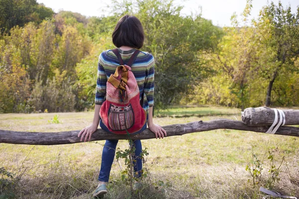 The girl with the backpack resting in the forest. — Stock Photo, Image