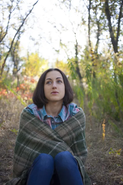 La ragazza con la coperta . — Foto Stock