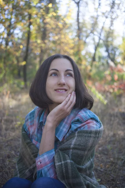 La ragazza con la coperta . — Foto Stock