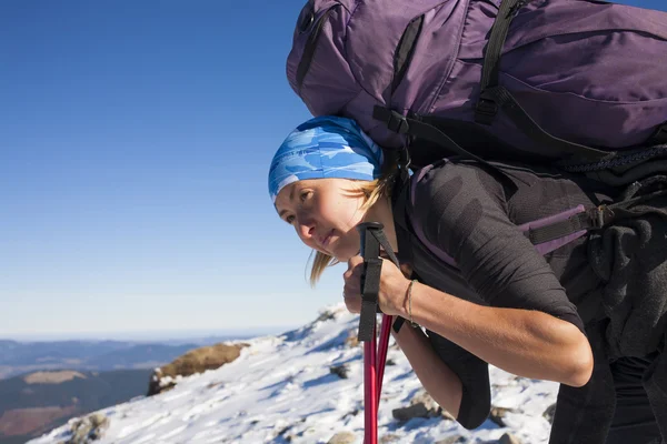 Climber resting on the slope. — Stock Photo, Image