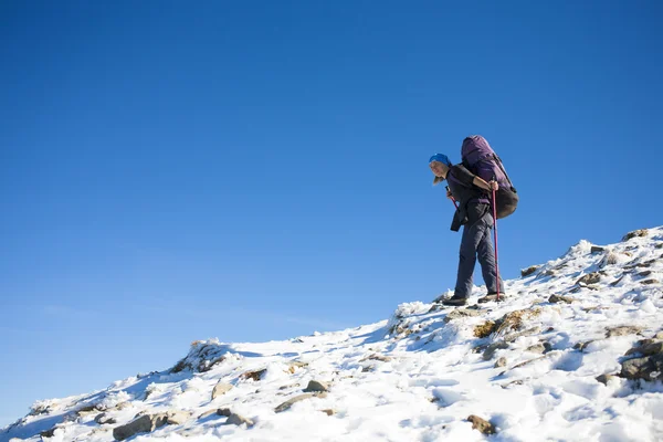 斜面の登山者です。. — ストック写真