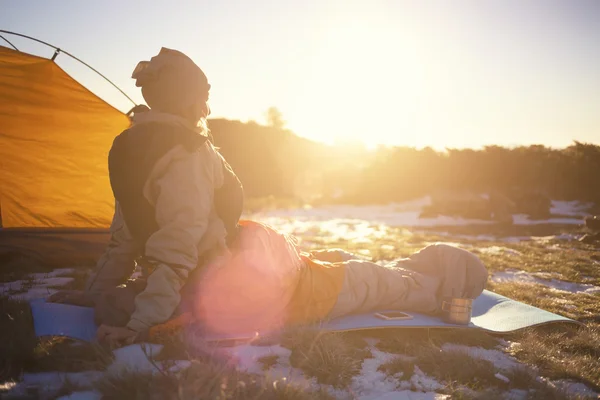 Girl in a sleeping bag. — Stock Photo, Image