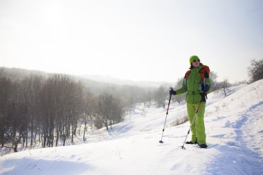 Sırt çantası ile kız.