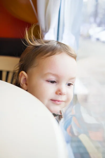 Retrato de un niño pequeño. —  Fotos de Stock