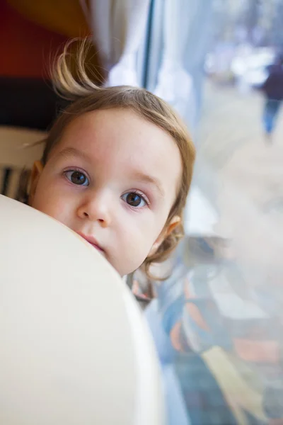 Retrato de un niño pequeño. —  Fotos de Stock