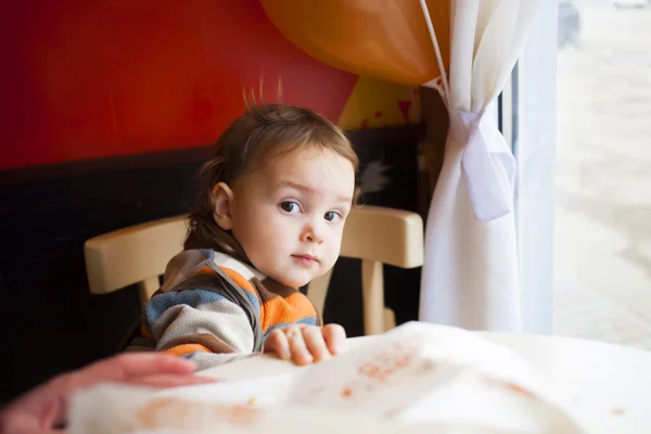 Retrato de un niño pequeño. —  Fotos de Stock