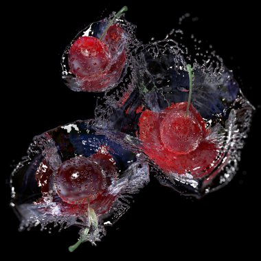 içinde su sıçrama, siyah arka plan üzerine izole kiraz