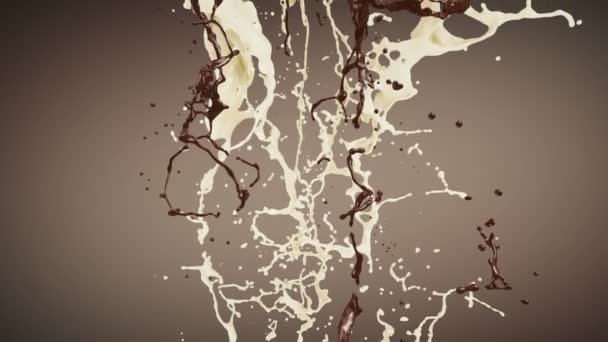 Chocolat brun et éclaboussures de lait à la crème blanche 