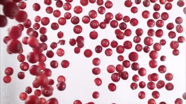 Kızılcık su. Ağır çekim.