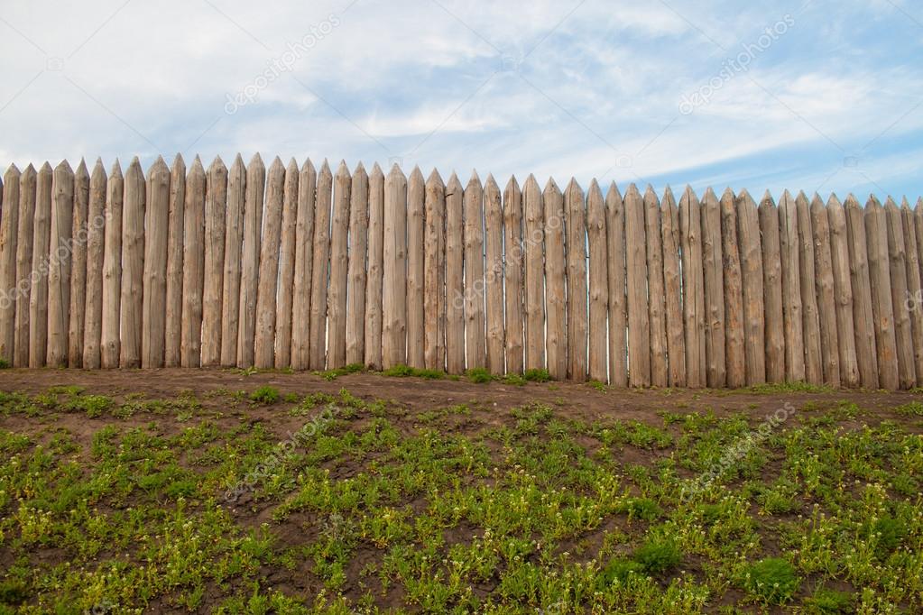 depositphotos_65955663-stock-photo-fort-wooden-wall.jpg