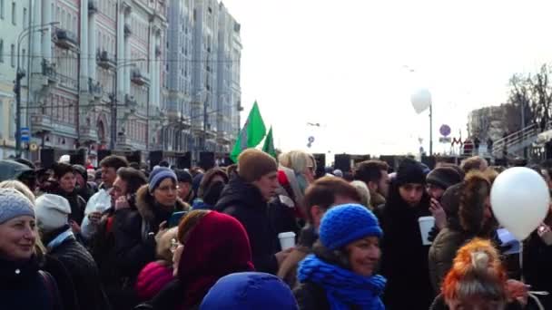 Marsz pamięci poległych polityk Boris Nemtsov. — Wideo stockowe