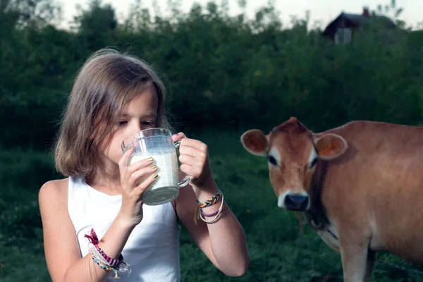 Teenage Girl Drinks Fresh Milk Green Pasture Cow Background Summer — Stock Photo, Image