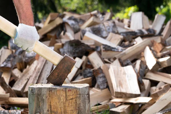 Hand Lumberjack Protective Glove Holds Chopper Axe Stuck Stump Pile — Stock Photo, Image