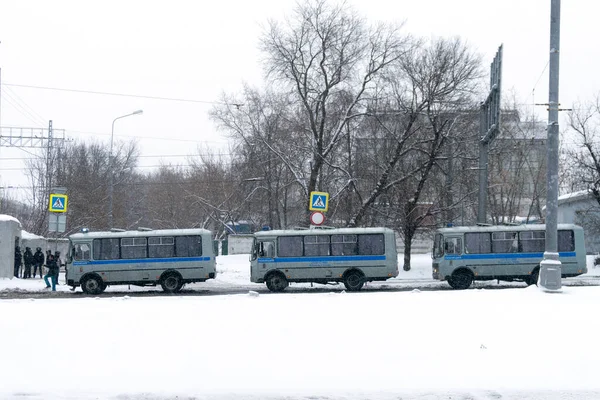 Moskwa, RUSSIA - 31 stycznia 2021 r.: Rosyjskie pojazdy transportowe więźniów na ulicach na rajdzie politycznym — Zdjęcie stockowe