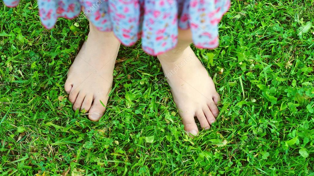 Ten Year old Girls Feet On The Green Grass Stock Photo By Astrophytum ten-year-old-girls-feet-on-the-green-grass-stock-photo-by-astrophytum