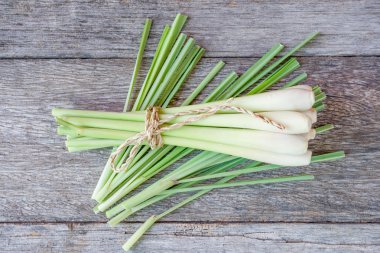 Taze limon (citronella) ahşap arka plan - h için baharat
