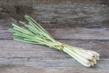 Taze limon (citronella) ahşap arka plan - h için baharat