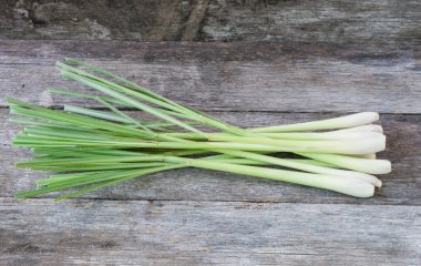 Taze limon (citronella) ahşap arka plan - h için baharat