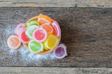 Lezzet meyve, tatlı, jöleli şeker tatlı seramik yay renkli