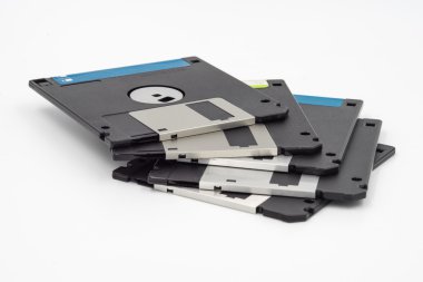 Disket beyaz arkaplanda izole edildi.