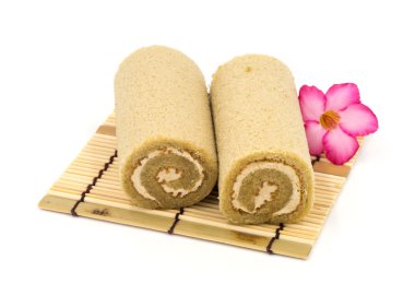 Reçel Roll, krem beyaz arka plan üzerinde rulo.