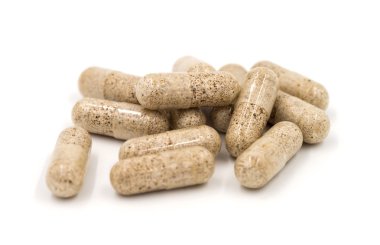 Beyaz zemin üzerine (tıbbi izole ot kapsül)