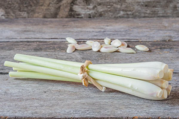 Lemon grass szelet fából készült háttér. — Stock Fotó