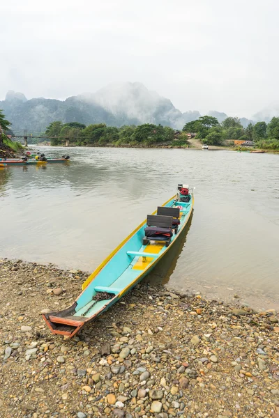 Traditional boat in Nam Song river at Vang Vieng, Laos — Stock Photo, Image