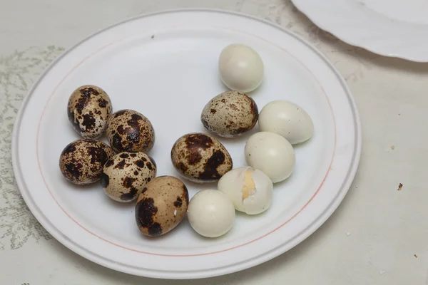 Plate Boiled Quail Eggs Some Shell Some — Stock fotografie