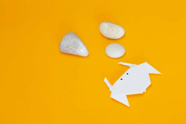 Kézzel Készített Vízi Állat Origami Technikával Festett Szemmel Sárga Felületen — Stock Fotó