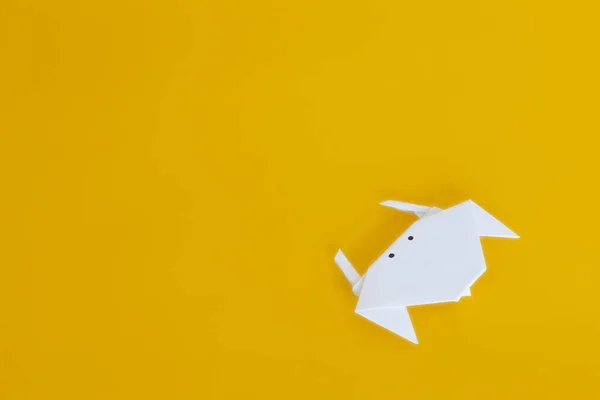 Водное Животное Ручной Работы Использованием Техники Оригами Раскрашенными Глазами Желтой — стоковое фото