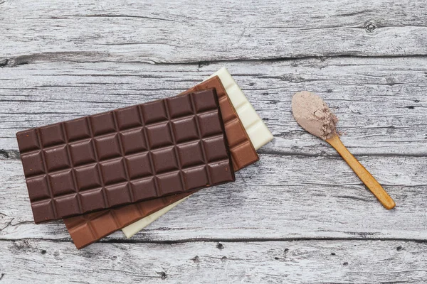 Visto Cima Três Barras Chocolate Uma Branca Leite Uma Escura — Fotografia de Stock