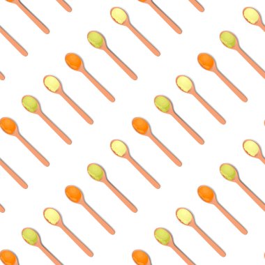  Tahta izole kaşıklarda yeşil, sarı ve turuncu bebek püresi. Vektör, el çizimi pürüzsüz desen