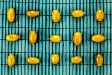 Meşe palamudu bambu üzerinde