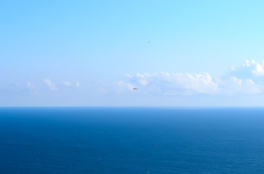 Deniz, gökyüzü ve martılar