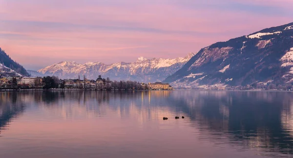 Zell See Winter Evening View Lake Zell Town Mountains Snow — Fotografia de Stock