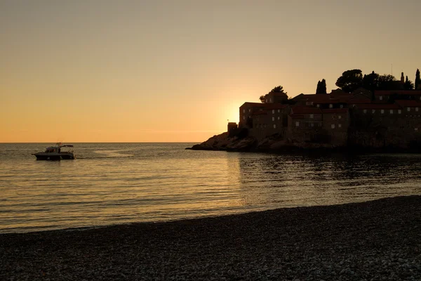 Sveti Stefan resort ön Montenegro på natten — Stockfoto