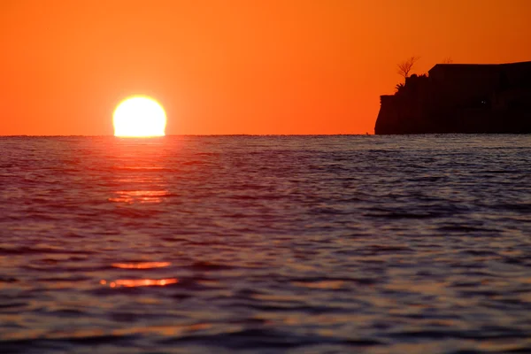 Coucher de soleil sur la mer Méditerranée — Photo