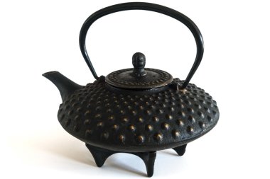 Beyaz arka plan üzerinde eski bronz Asya çaydanlık