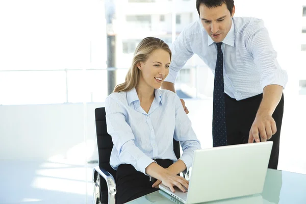 Gerente formación hermosa mujer de negocios — Foto de Stock