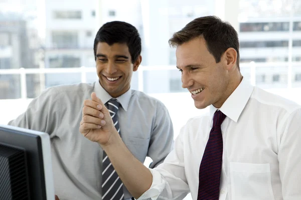 Asociación empresarial sonriente — Foto de Stock