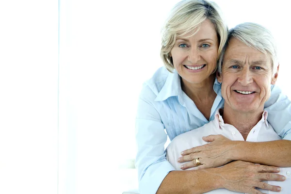 Feliz pareja de ancianos — Foto de Stock