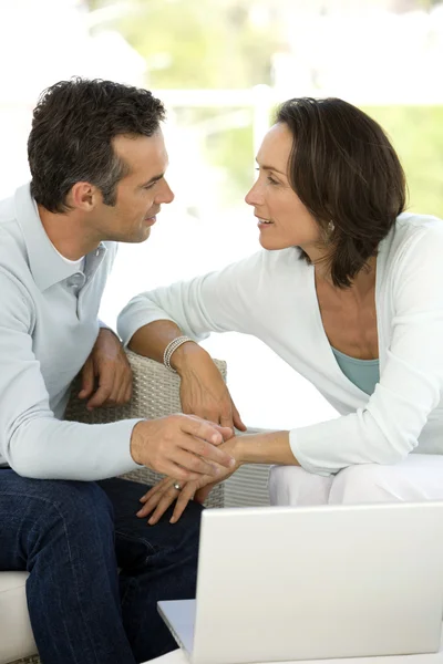 Middle-aged couple using pc at home — Stock Photo, Image