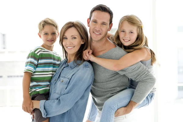 Familia feliz — Foto de Stock