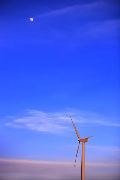 Moulin à vent à Dawn — Photo