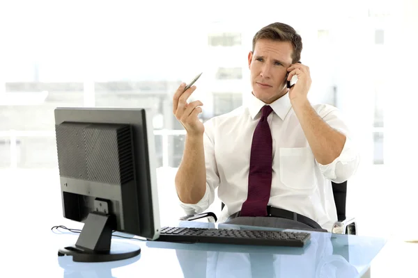 Young businessman on the phone — Stock Photo, Image