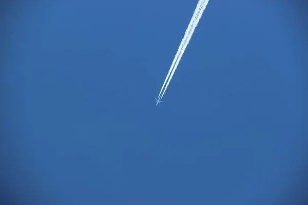 Ég, repülőgép — Stock Fotó
