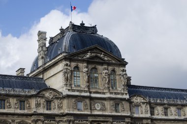 Paris Louvre Müzesi görünümünü