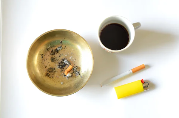 Τσιγάρα και καφέ — Φωτογραφία Αρχείου